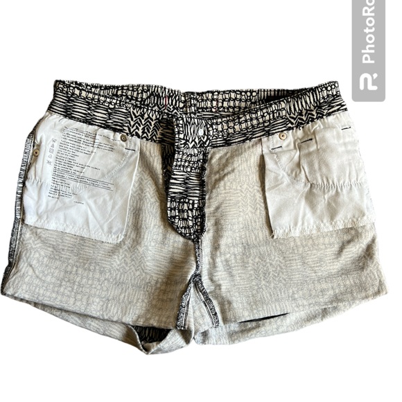 BDG Shortie Print Black Cream Cuffed Shorts Size 27 - Picture 5 of 8